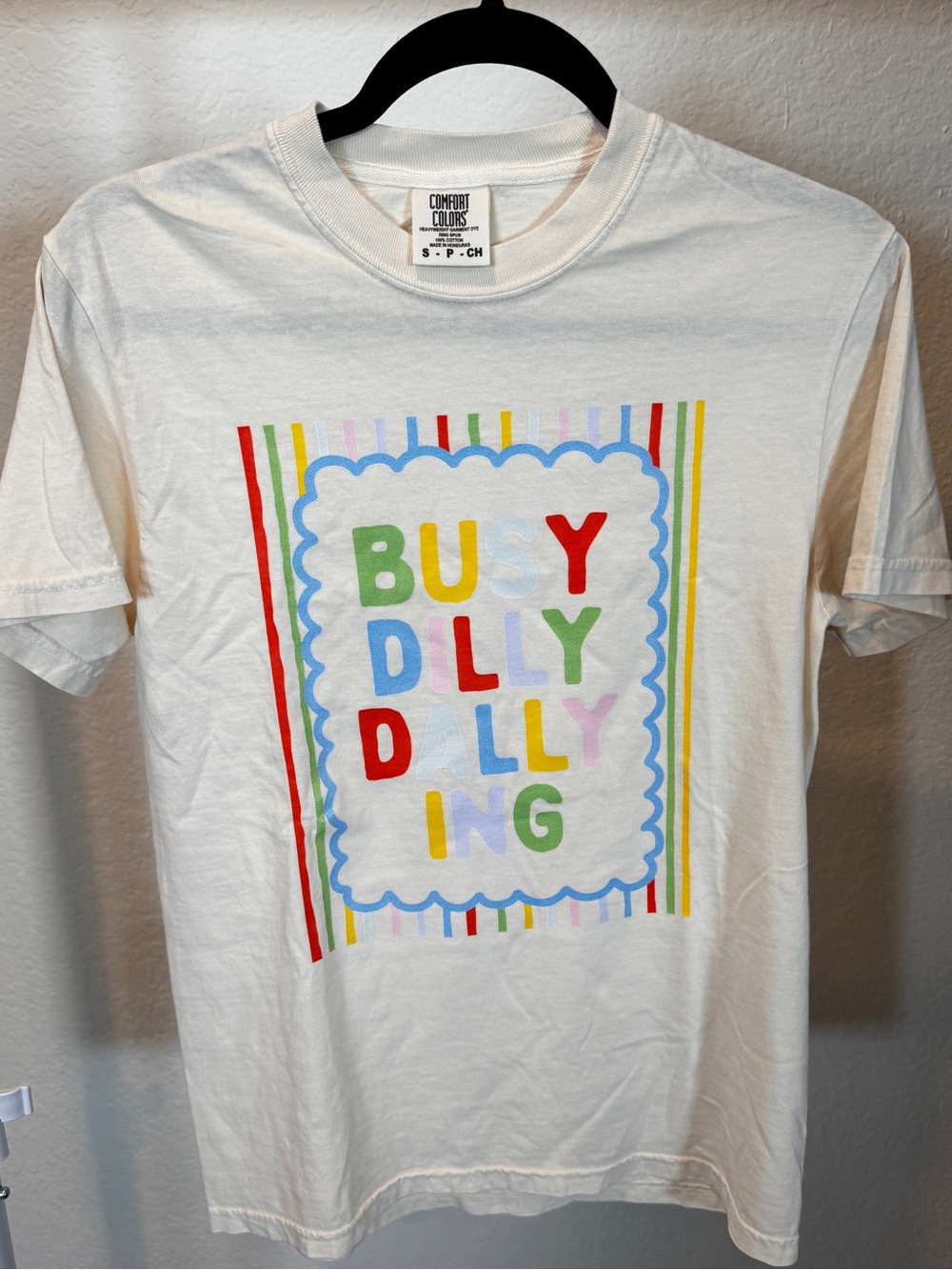 Brand New Comfort Colors Women’s Cream Graphic Tee Busy Dilly Dallying Size S